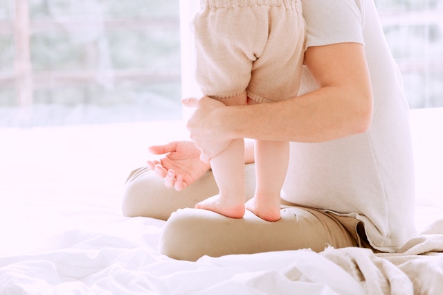DEVELOPMENTAL MILESTONES FOR BABIES ACCORDING TO AGE